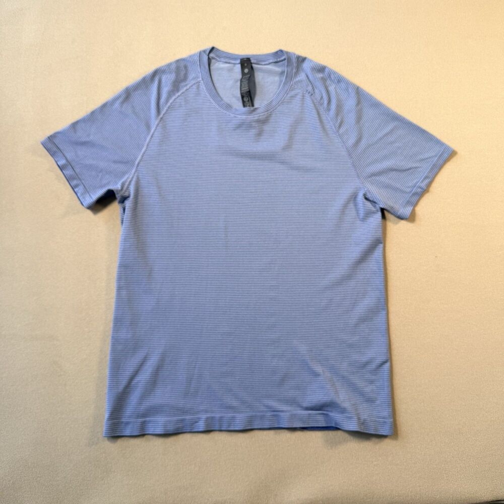 LULULEMON - Sz. MEDIUM Blue Short Sleeve Seamless Performance Workout Shirt